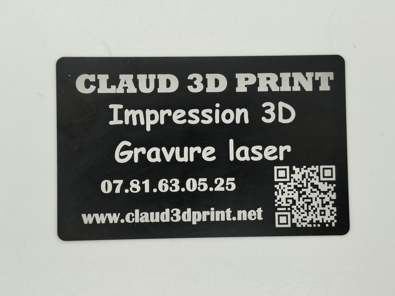 Plaque noire gravée au laser Claud 3D Print