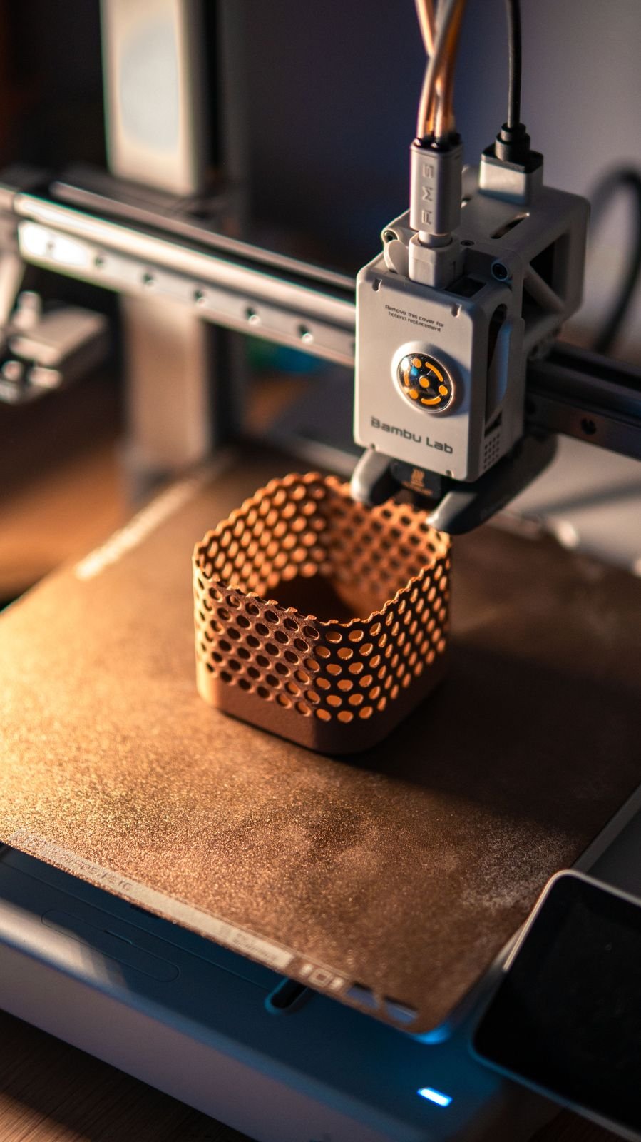 Pièce ajourée en cours d’impression sur une Bambu Lab