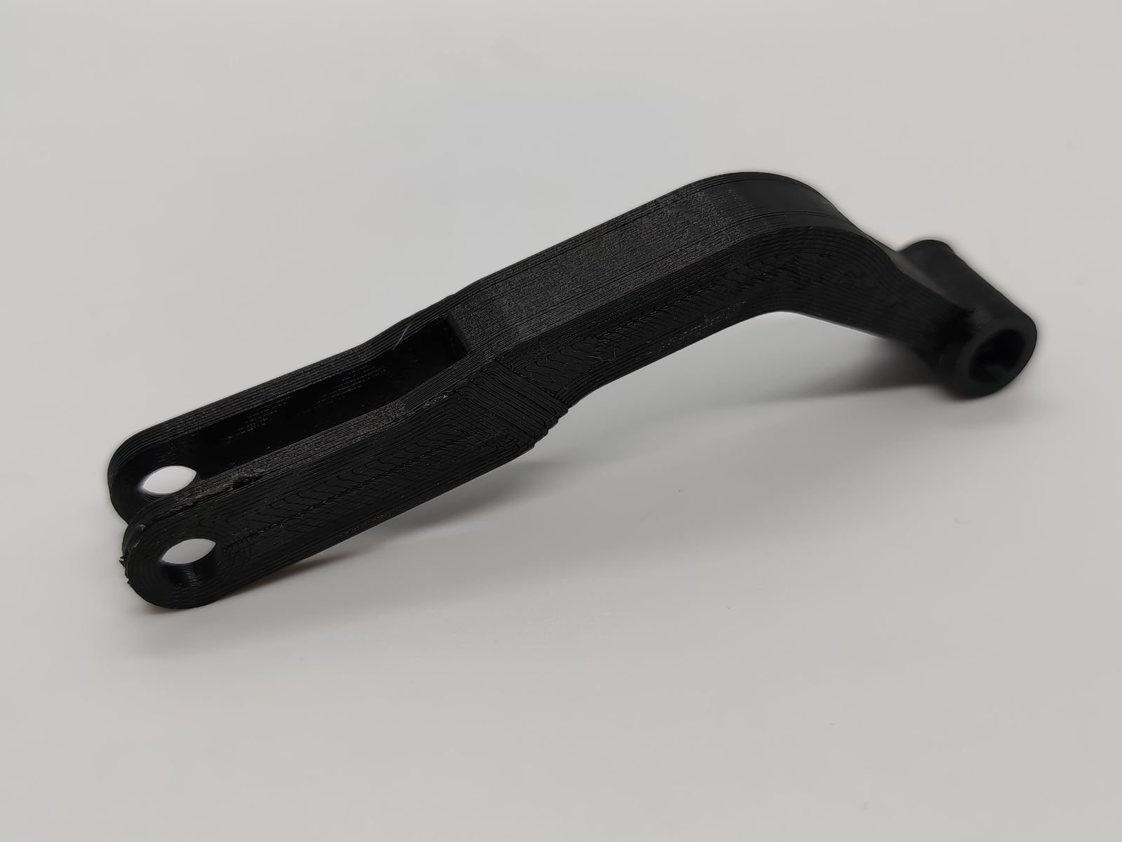 Pièce technique noire imprimée en 3D