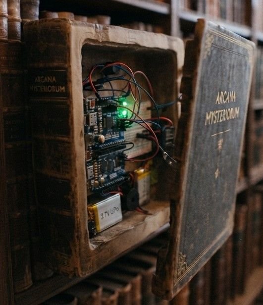 Livre truqué avec une carte Arduino pour ouvrir une porte secrète