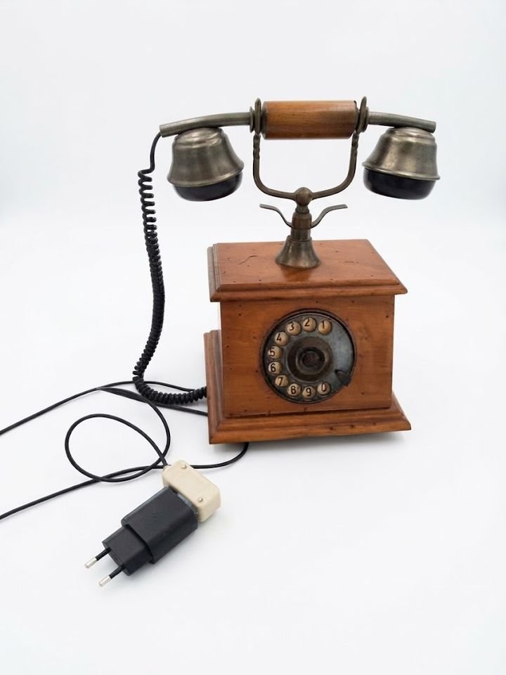 Téléphone ancien rééquipé pour un escape game